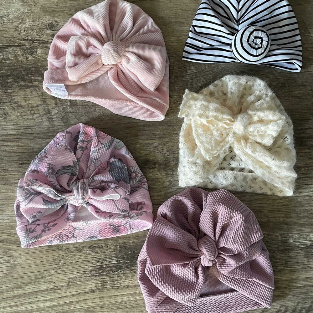 SOLD🌼Baby Girl Beanies~ set of 5 🌼